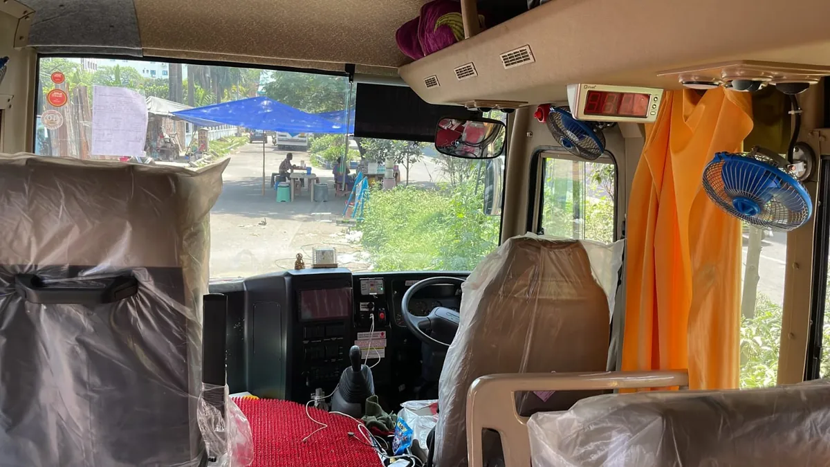 Driver cabin of a coach seen from the aisle